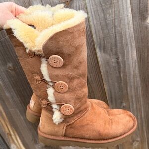 UGG Women's Bailey Button Triplet II Boot Chestnut Size 7